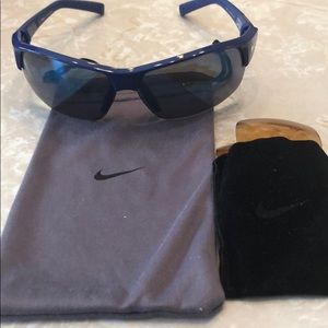 Never worn men’s Nike sunglasses!
